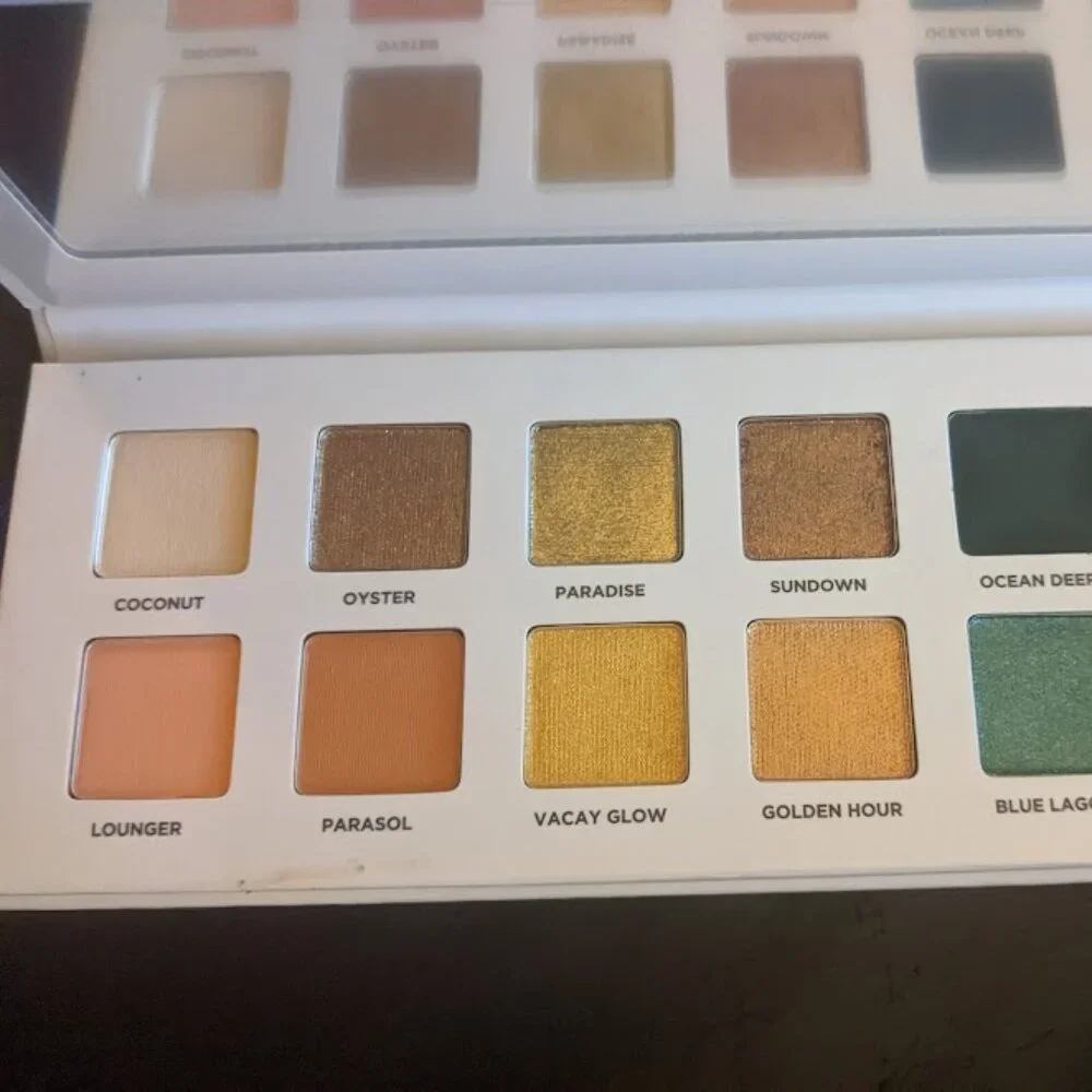 ICONIC London Beachside Babe Eyeshadow Palette | 12 pan 0.65 g ℮ / Net Wt. .27